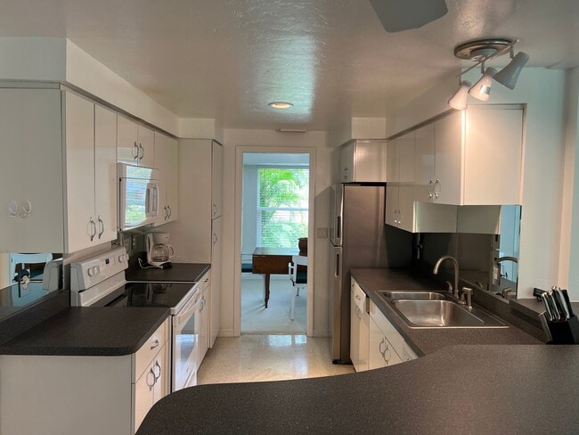 Building Photo - 2 Bedroom 2 Bath Single Family Home