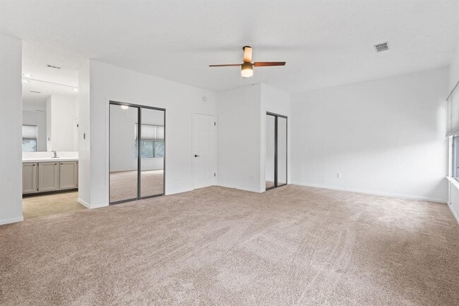 Building Photo - 10819 Crown Colony Dr