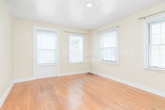 Building Photo - 1313 Buckingham Rd