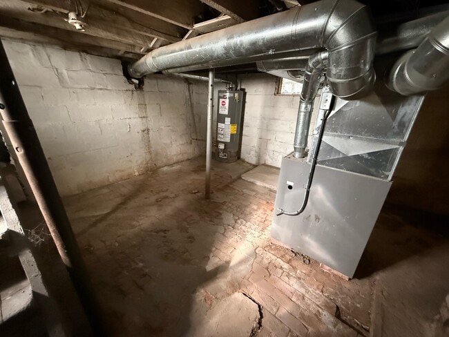 Building Photo - 1511 Stark Ave SW