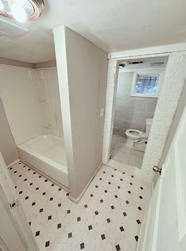 Building Photo - 743 Bright St