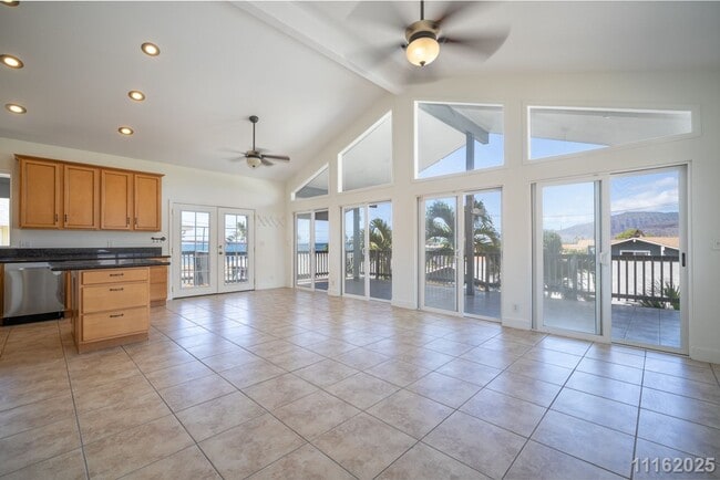 Building Photo - West Side Paradise – Updated 3-Bed, 2-Bath Upstairs Unit