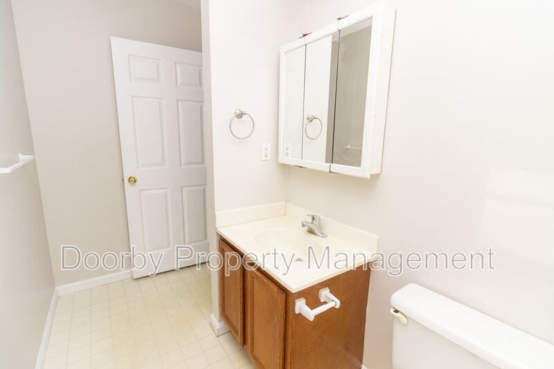 Building Photo - 2202 Elder St