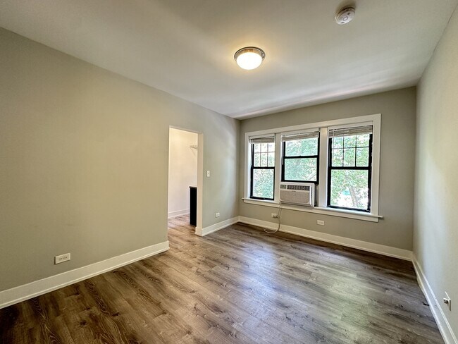 Building Photo - 436 W Belden Ave