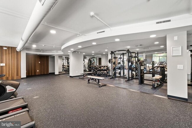Building Photo - 3600 S Glebe Rd