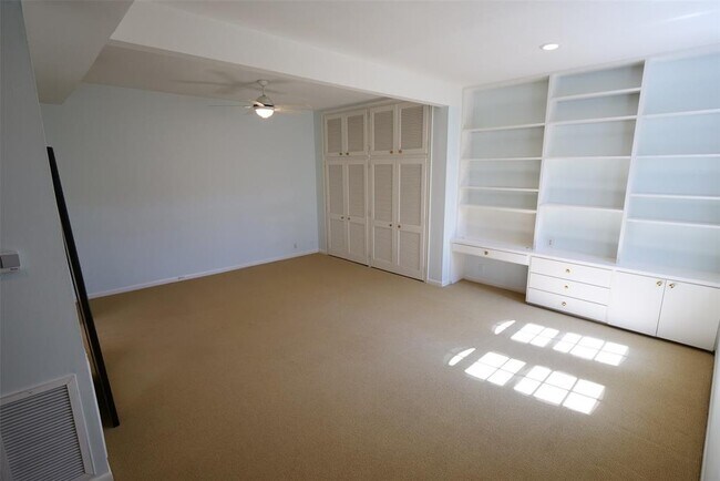 Building Photo - 7620 Del Monte Dr