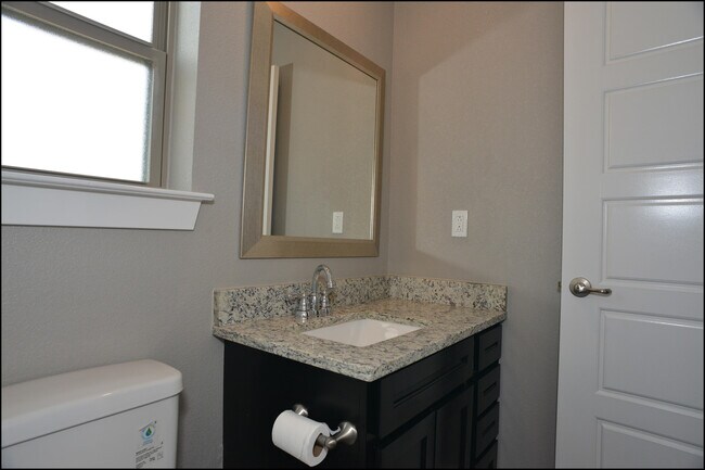 Building Photo - 945 Penrith St