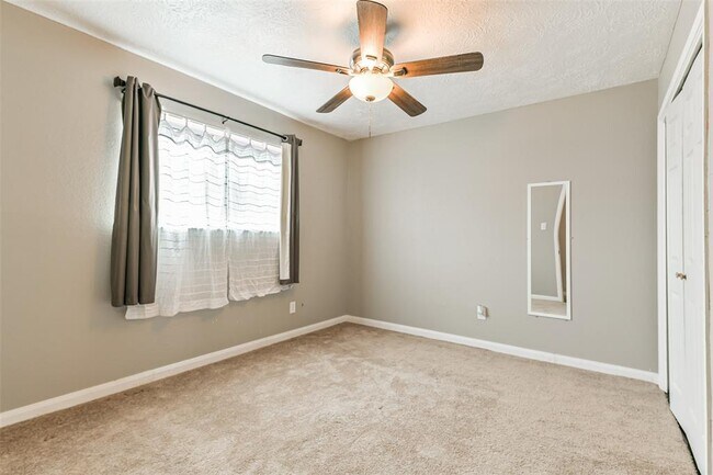 Building Photo - 207 Woodvale Dr