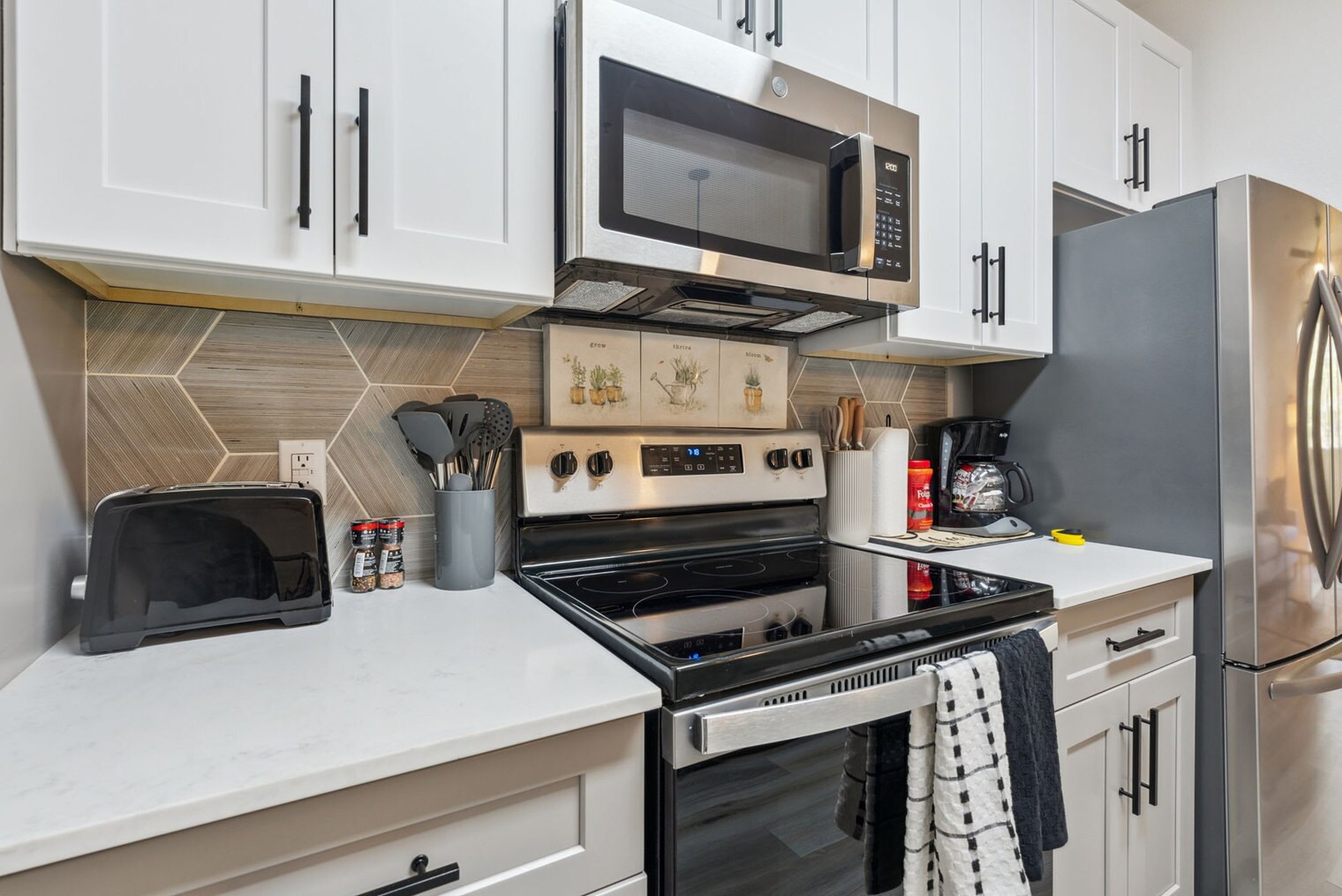 Building Photo - 6610 N 93rd Ave