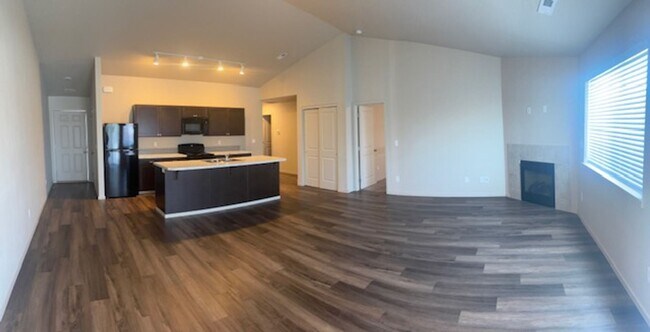 Building Photo - Moen Fields 3 Bed 3 Bath Garden Townhome a...