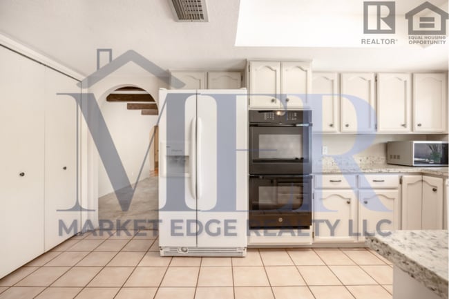 Building Photo - 4Bed/2.5Bath House at 56th/Cactus! $4499 MOVE-IN SPECIAL! Move-In Ready on 04/09/2026!