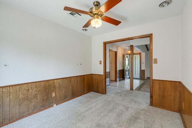 Building Photo - Well-Kept Home in Crosby Park Estates