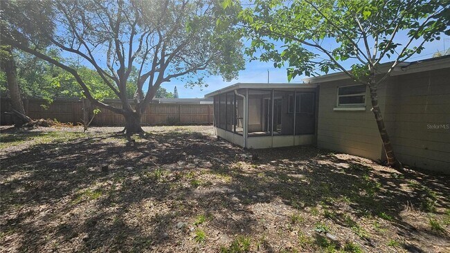 Building Photo - 6412 Pawling Ave