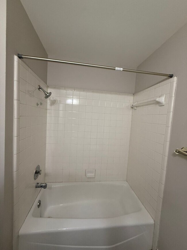 Building Photo - Yik Properties #1 (1904 Alex Ave)