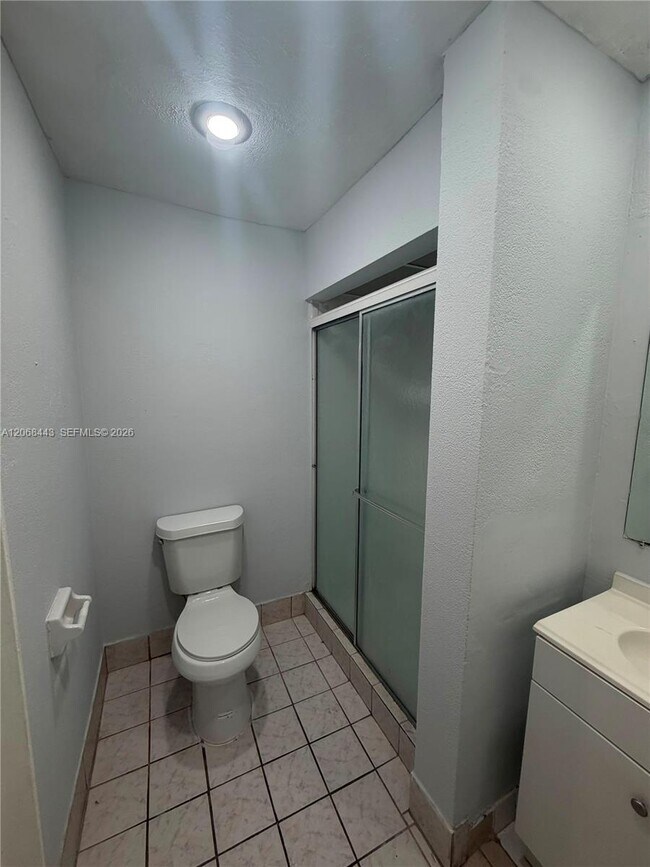 Building Photo - 8020 N Colony Cir