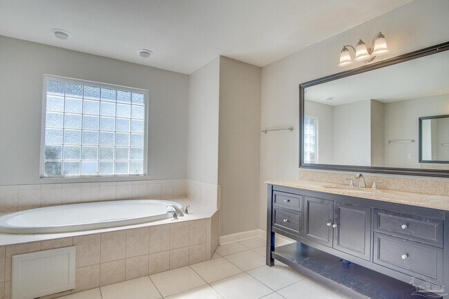 Building Photo - 3569 S Hampton Way