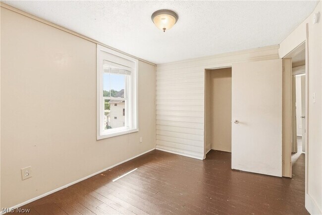 Building Photo - 285 Sumner Ct