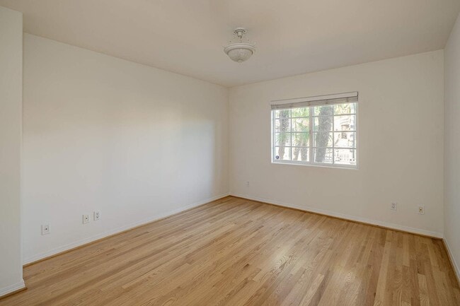 Building Photo - 4356 Kingswell Ave