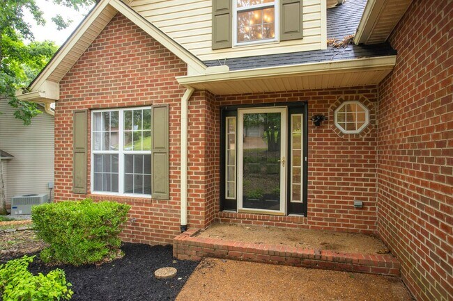 Building Photo - 105 Redbud Dr
