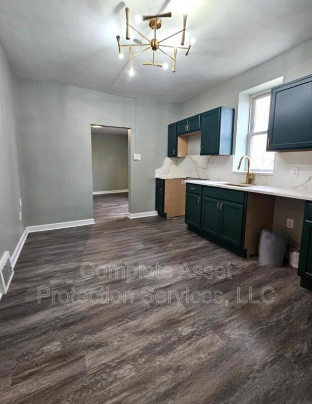 Building Photo - 917 W 144th St