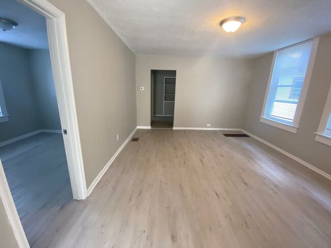 Building Photo - 3 bed 1 bath home in Center Township