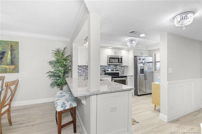 Building Photo - 10310 S Ocean Dr
