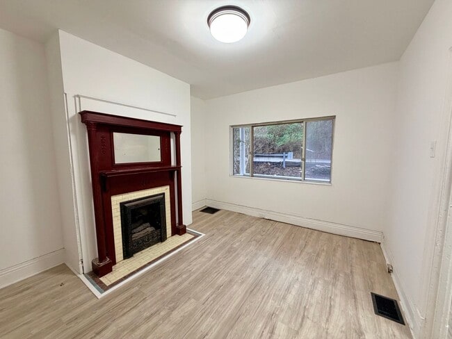 Building Photo - 1108 Oswin St