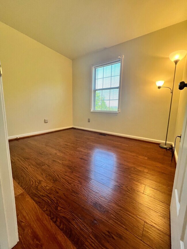 Building Photo - Great Duplex in Briarwood