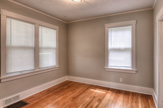 Building Photo - 4 bed in Aksarben