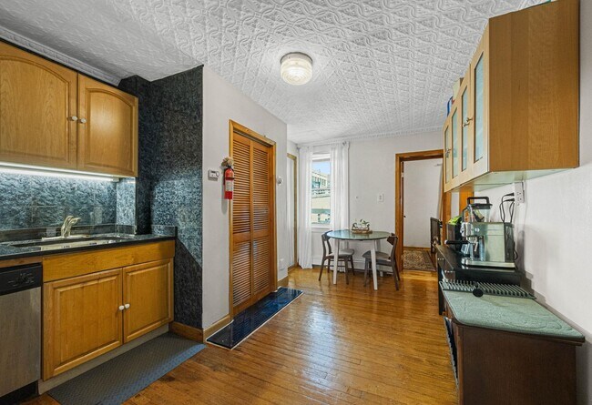 Building Photo - 339 Park Ave