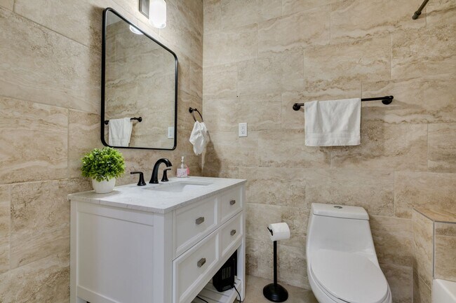 Building Photo - ZONE 8 - 4BD, 2 PRIMARY SUITES, POOL + SPA, OVER AN ACRE, HIGHLY UPGRADED + RENT INCLUDES POOL SE...