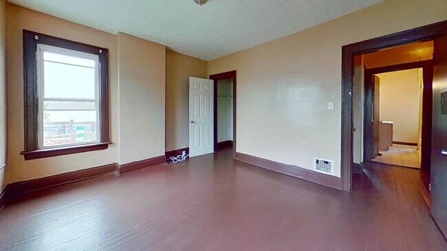 Building Photo - 798 E Whittier St