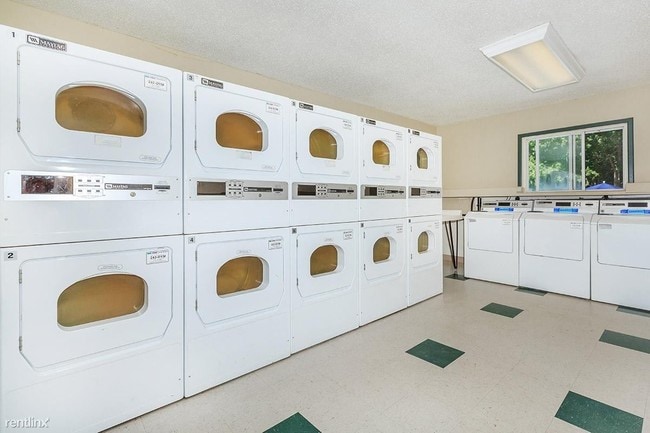 Building Photo - 4B Plumtree Dr