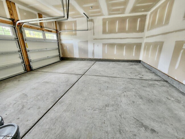 Building Photo - LIKE NEW Executive Home In Coveted Midtown...