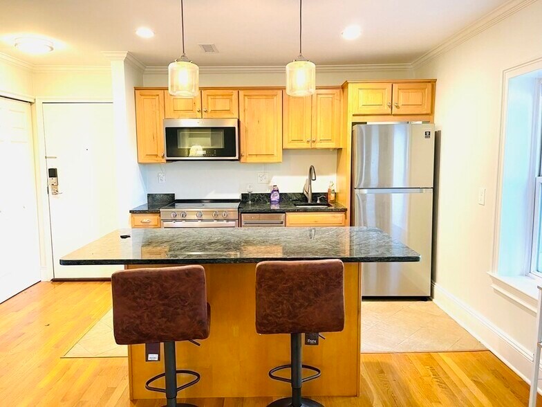 Building Photo - 416 Medford St