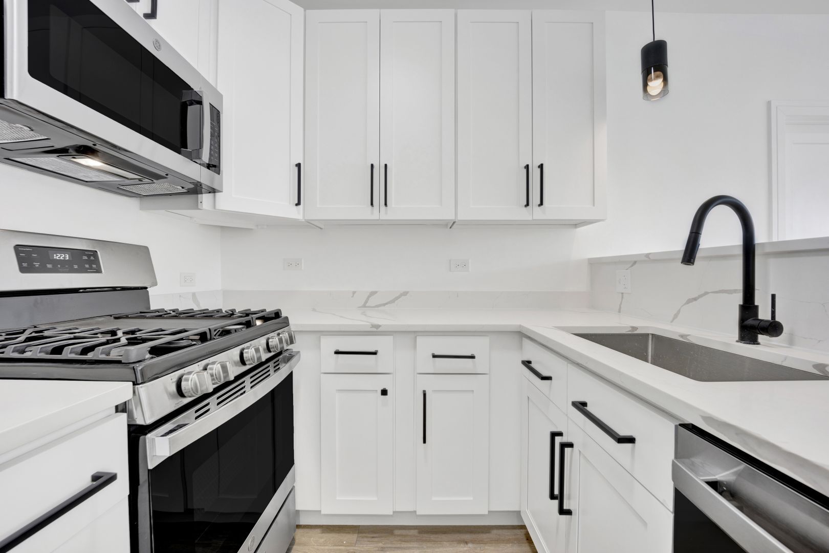 Building Photo - 4350 W Lawrence Ave