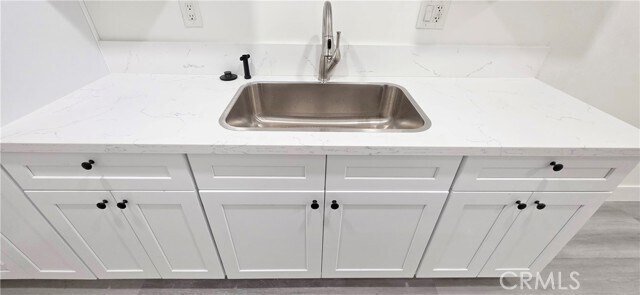 Building Photo - 10527 Western Ave