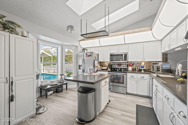 Building Photo - 4052 Montano Ave