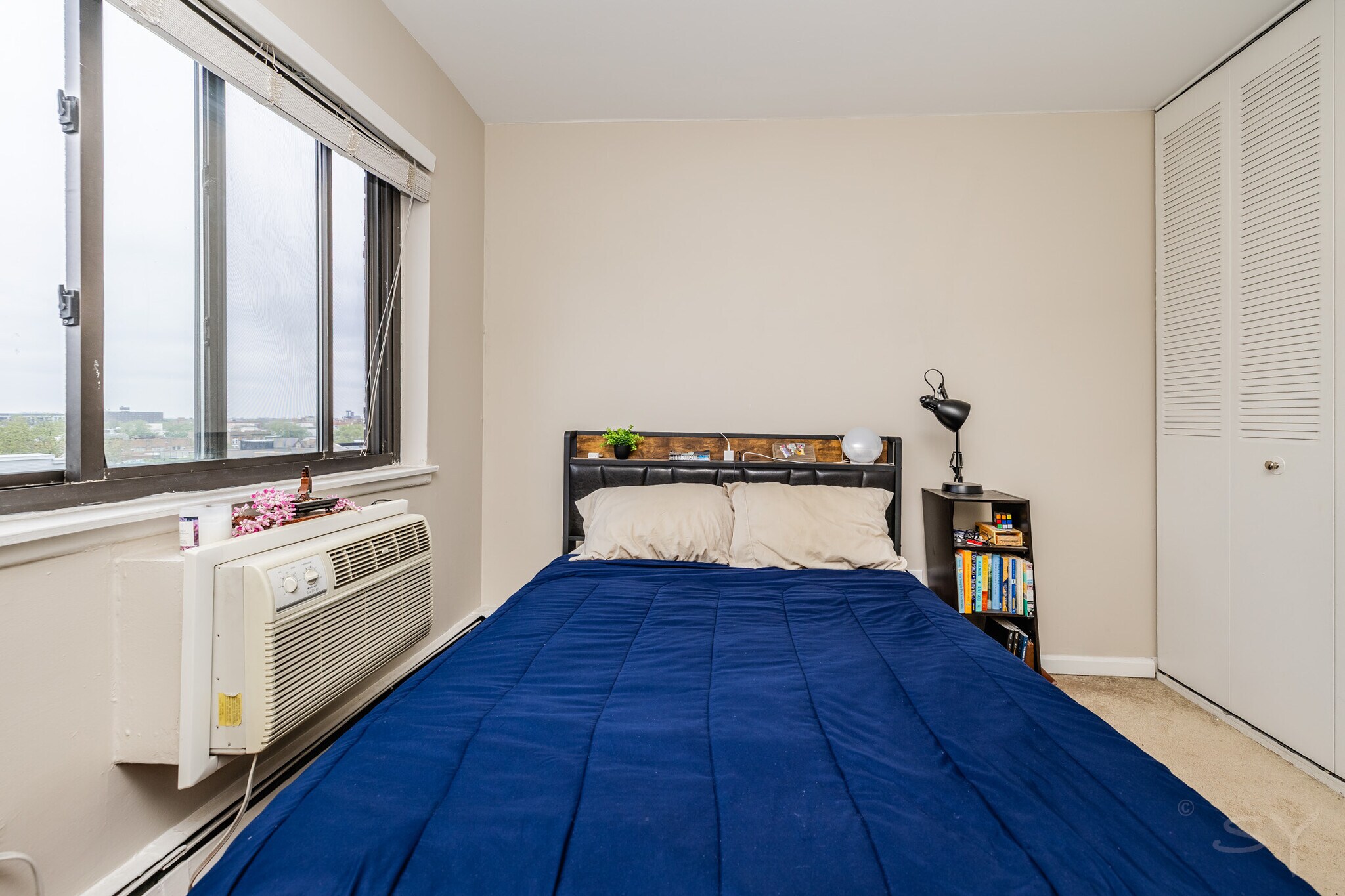 Bedroom 2 - 607 W Wrightwood Ave