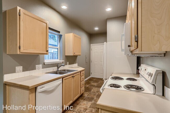 Building Photo - 3 br, 2 bath House - 8131 NE Wilkins St