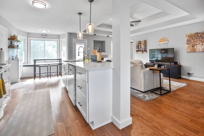 Building Photo - Pet Friendly Three Bedroom with Bonus!
