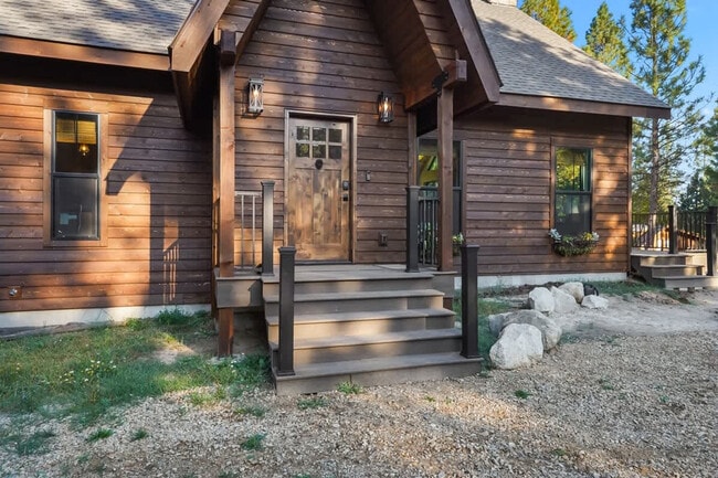 Building Photo - 18 Spur Dr