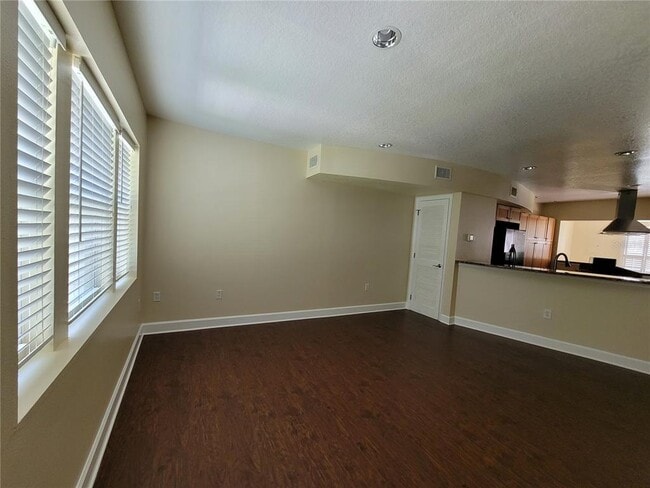Building Photo - 260 15th Ave NE