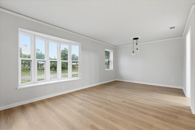 Building Photo - 5719 Enchanted Ln