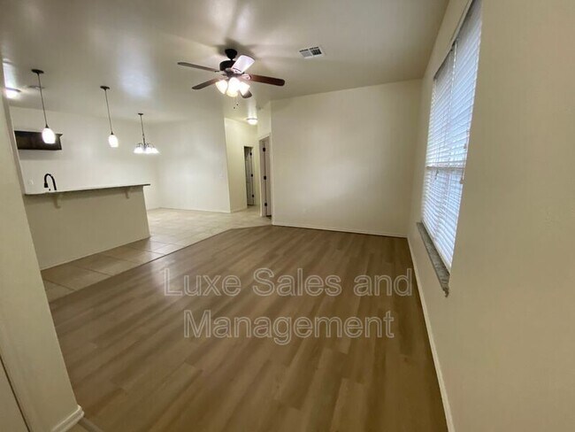 Building Photo - 1317 Garden Gate Dr