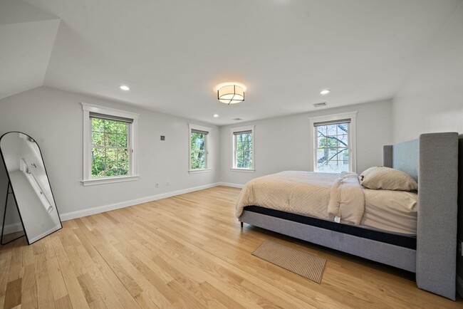Building Photo - 116 Livingstone Ave