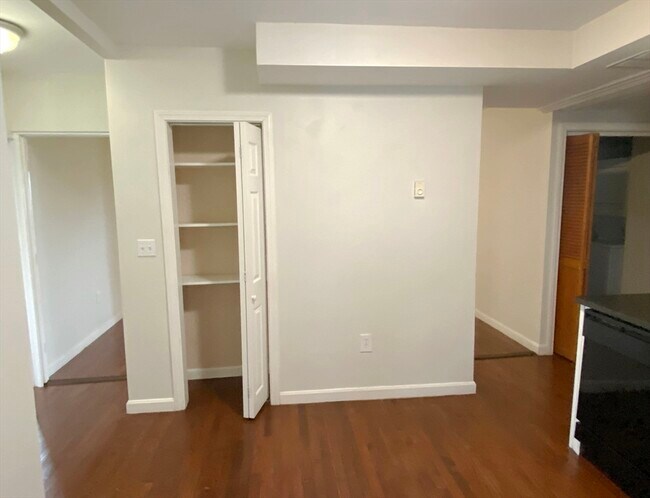 Building Photo - 40 Clark St