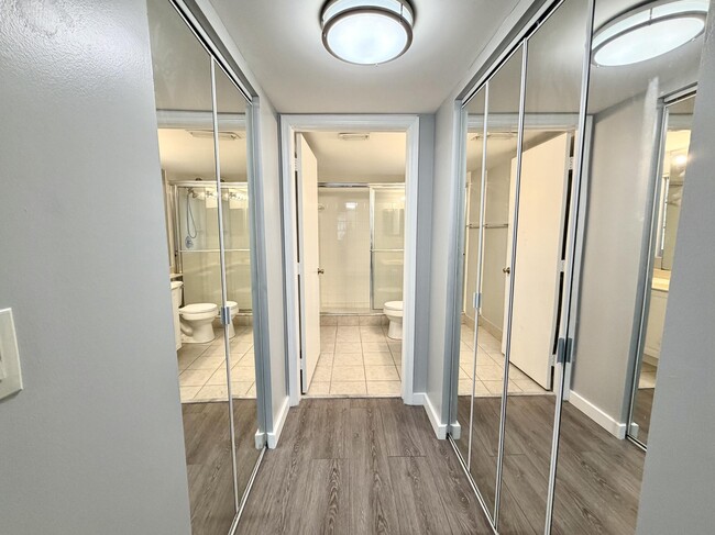 Building Photo - 1100 Crestwood Ct S