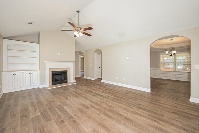 Building Photo - 1648 Deer Creek Ln