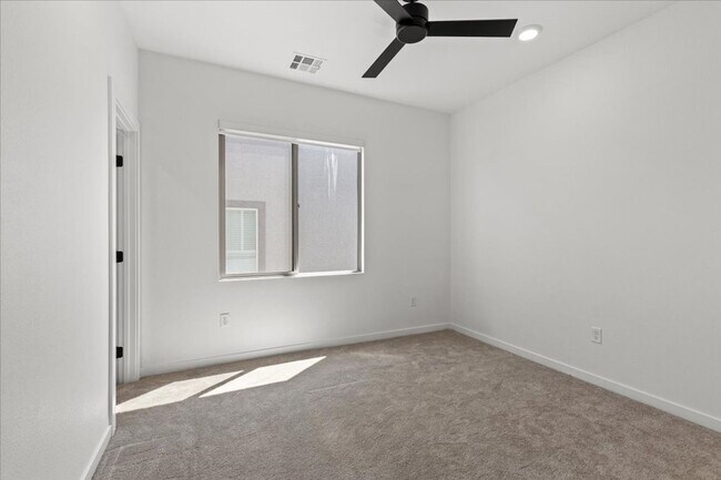 Building Photo - 10489 Mountain Aster Ave
